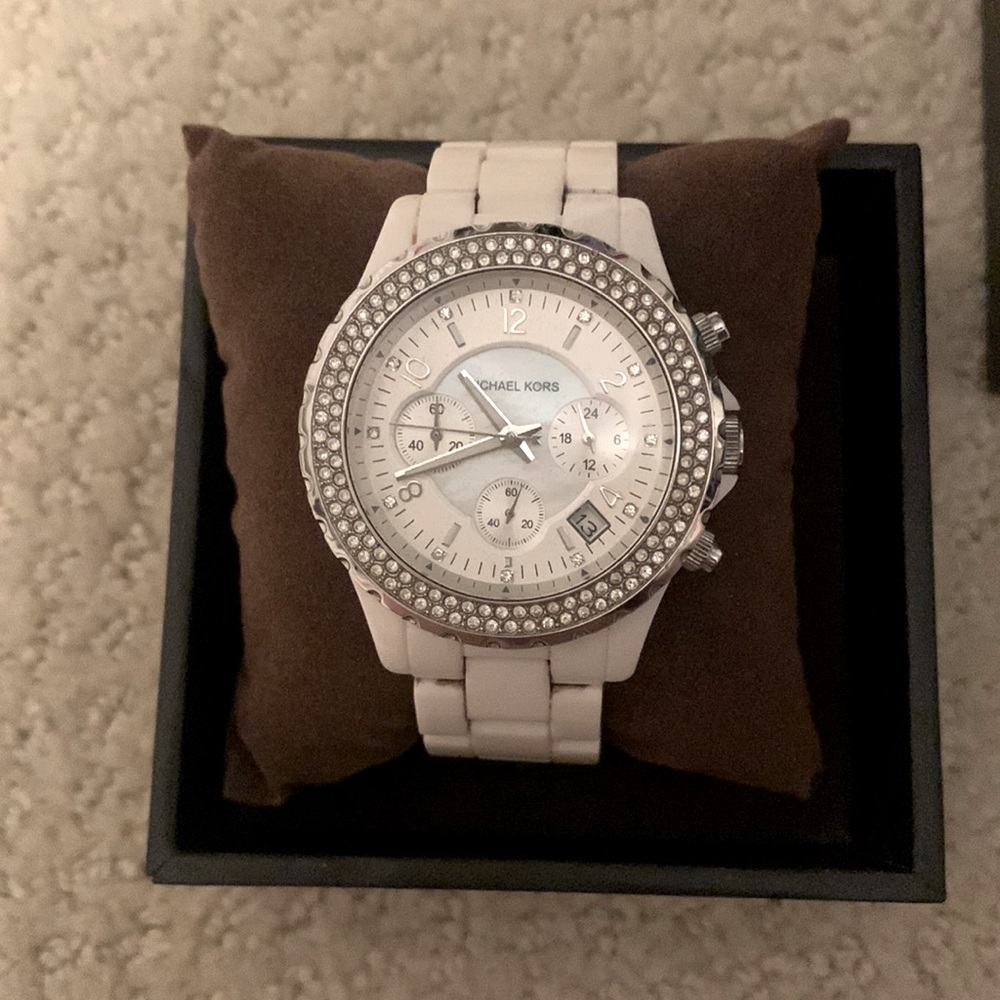 Michael Kors white watch. Includes extra links. Does not work.